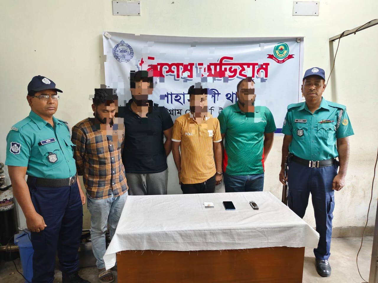 ডিবি পরিচয়ে অপহরণ টাকা, স্বর্ণালংকার লুট গ্রেপ্তার ৫